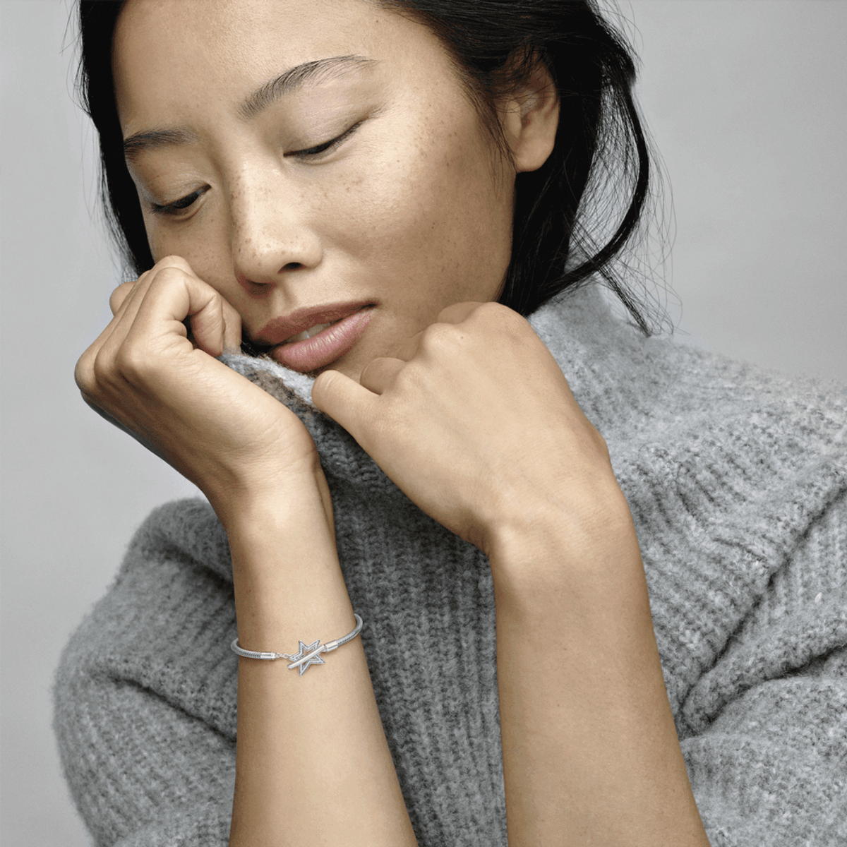 Bracelete em Trama e Fecho T Estrela Assimétrica